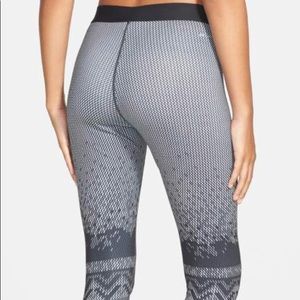 Nike Women’s Pro Dri-fit Hyperwarm Leggings Size:L